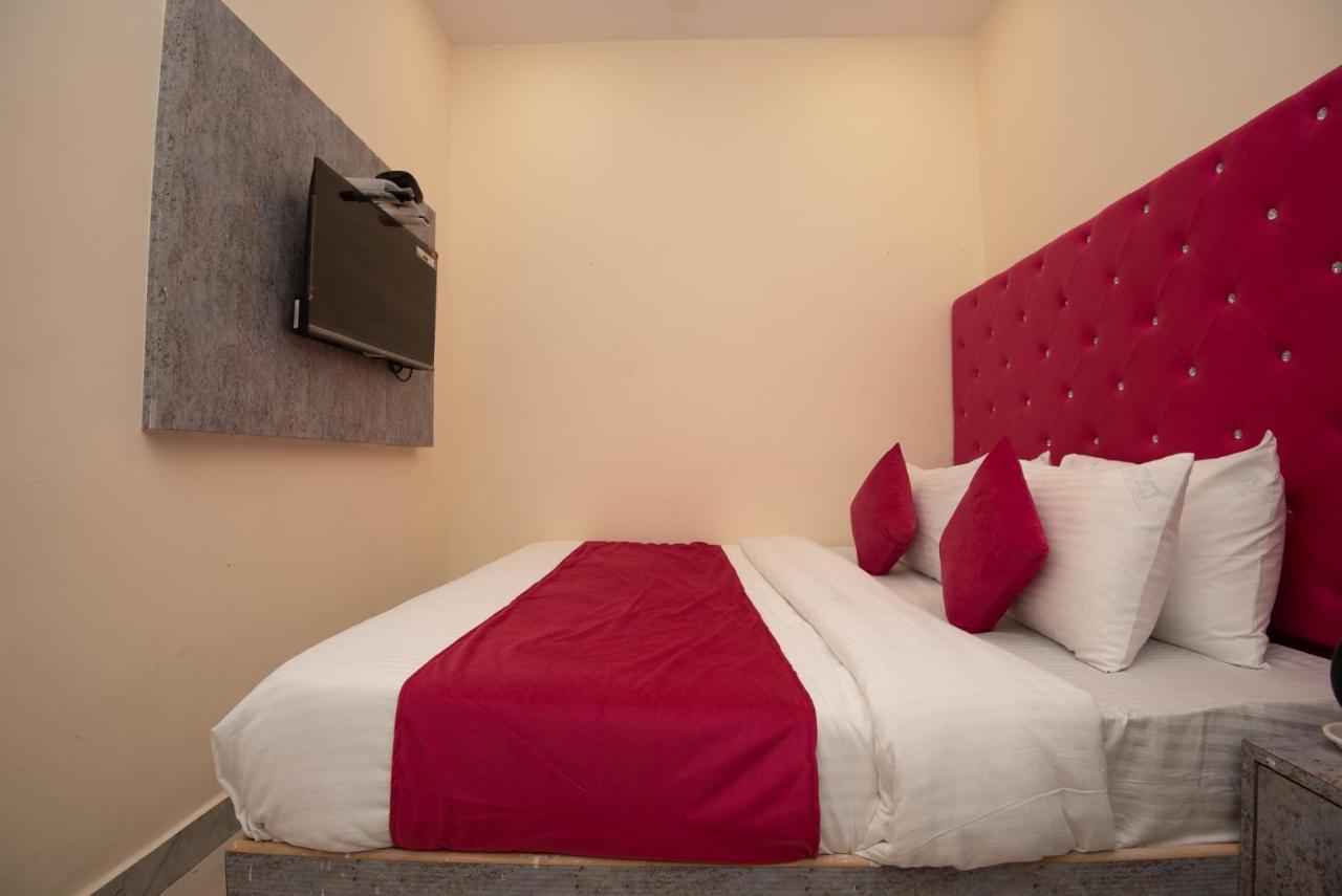 Hotel Priceless Suite Bombay Exhibition Centre Goregaon West Mumbai Exterior photo